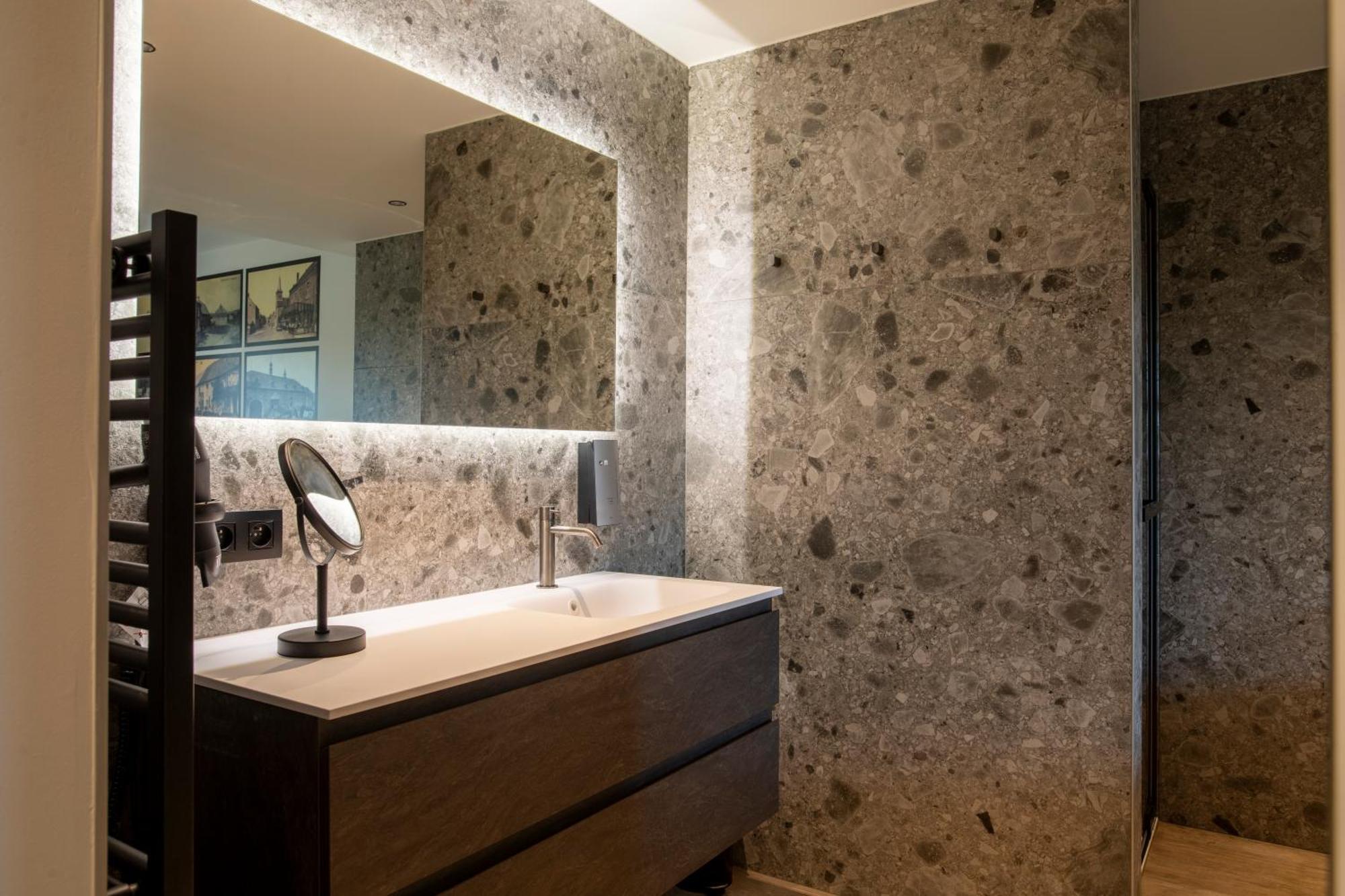 Cc Nomie Hotel Restaurant Динант Екстериор снимка