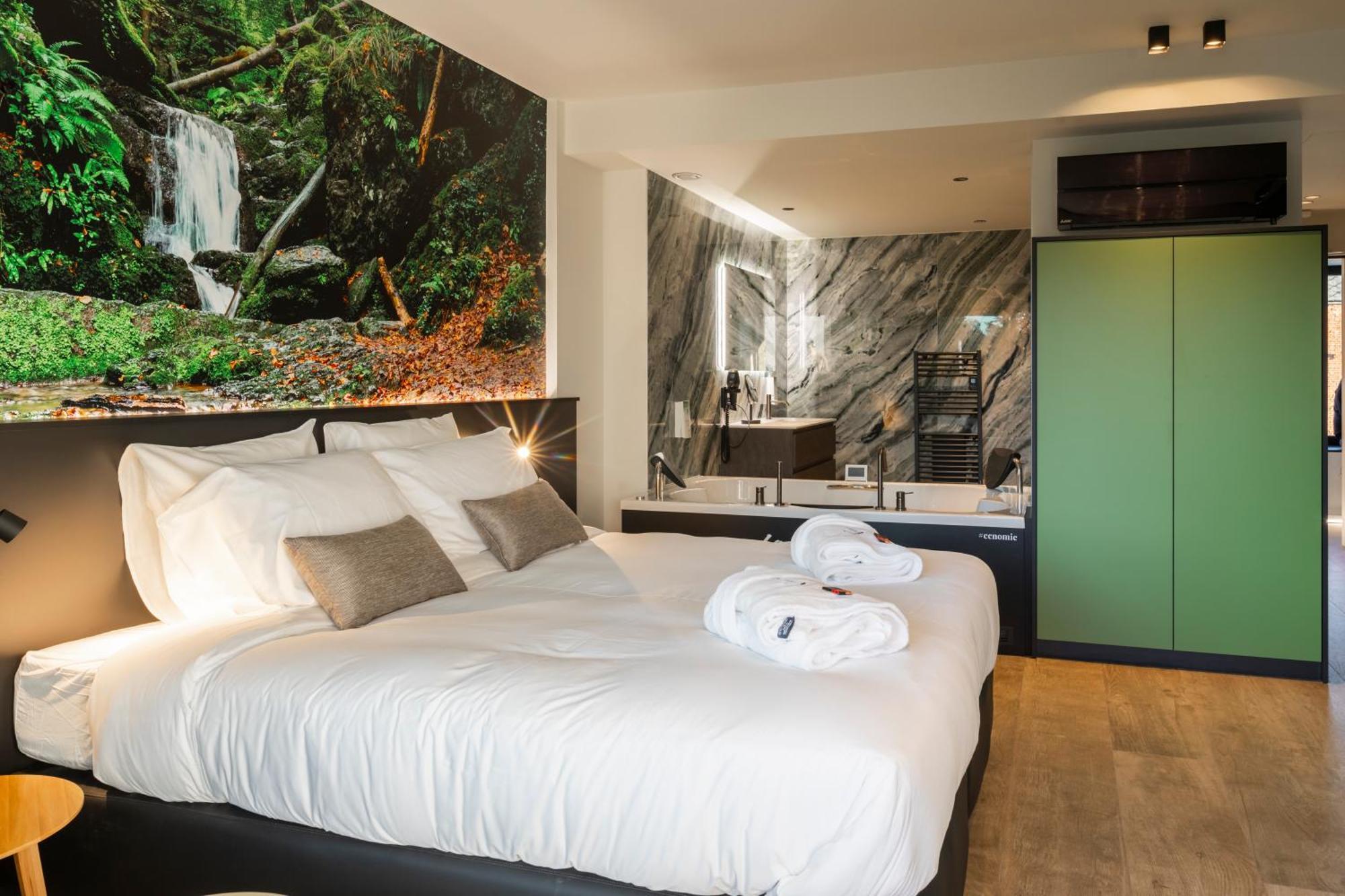 Cc Nomie Hotel Restaurant Динант Екстериор снимка